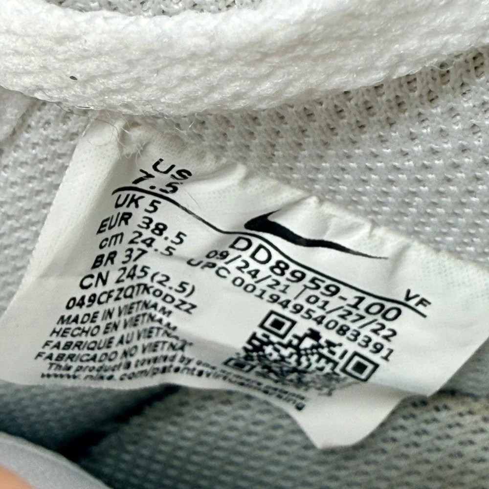 Nike Air Force 1 07 Womens White Low Top Sneakers DD8959-100 Size 7.5
